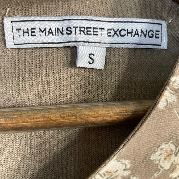 Ramona Ditsy Floral Midi Dress in Champagne - Picture 3 of 9